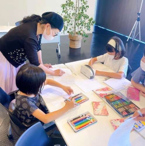 子どもも大人も夢中【世界にひとつの絵本講座】パステルと色鉛筆を用いた絵本作り講座 ワークショップ